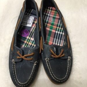 Women’s size 6 1/2 NWT Sperry slip on shoes flats